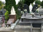 Kalisz. Pamiątki na cmentarzu komunalnym