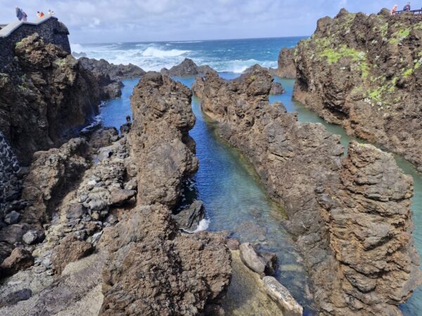 Seixal. Welon Panny Młodej i czarna plaża