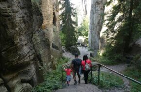 Prachowskie Skały Przez skalne miasto z wózkiem lub bez