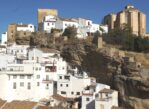 Setenil de las Bodegas. Miasto schroniło się pod skalnym dachem