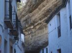 Setenil de las Bodegas. Miasto schroniło się pod skalnym dachem