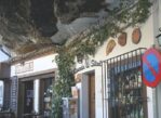 Setenil de las Bodegas. Miasto schroniło się pod skalnym dachem