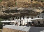 Setenil de las Bodegas. Miasto schroniło się pod skalnym dachem