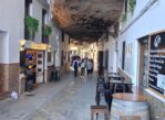 Setenil de las Bodegas. Miasto schroniło się pod skalnym dachem