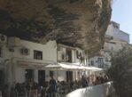 Setenil de las Bodegas. Miasto schroniło się pod skalnym dachem