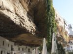 Setenil de las Bodegas. Miasto schroniło się pod skalnym dachem