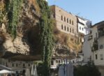 Setenil de las Bodegas. Miasto schroniło się pod skalnym dachem