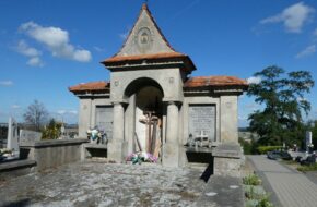 Tłokinia Kościelna Zabytkowy cmentarz parafialny