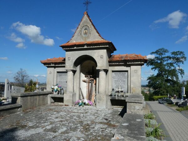 Tłokinia Kościelna. Zabytkowy cmentarz parafialny