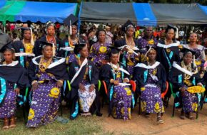 Ghana Ubranie okrywa, strój zdobi…