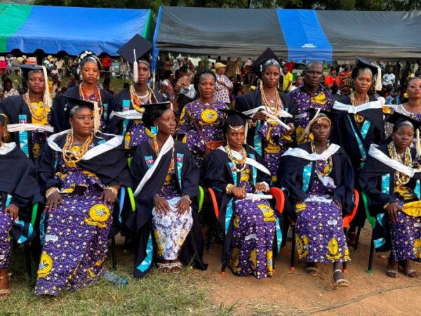 Ghana Ubranie okrywa, strój zdobi…