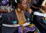 Ghana. Ubranie okrywa, strój zdobi…