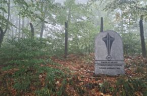 Chełmiec Drogą krzyżową do&nbsp;niby-ruiny